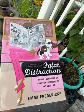 Fatal Distraction by Emmi Fredericks - Paperback Thomas Dunne Books (2004)